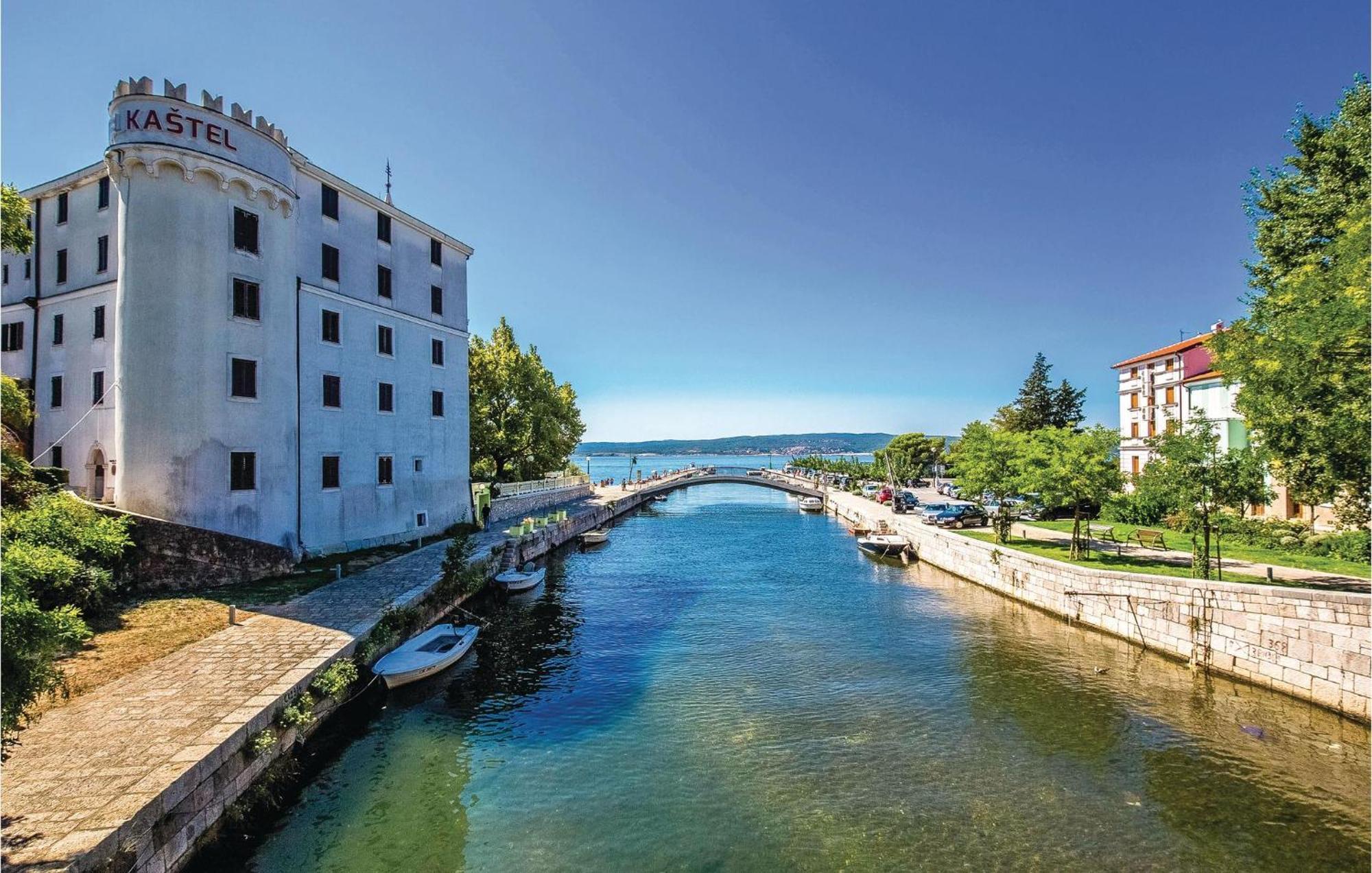 2 Bedroom Lovely Apartment In Crikvenica Exteriör bild