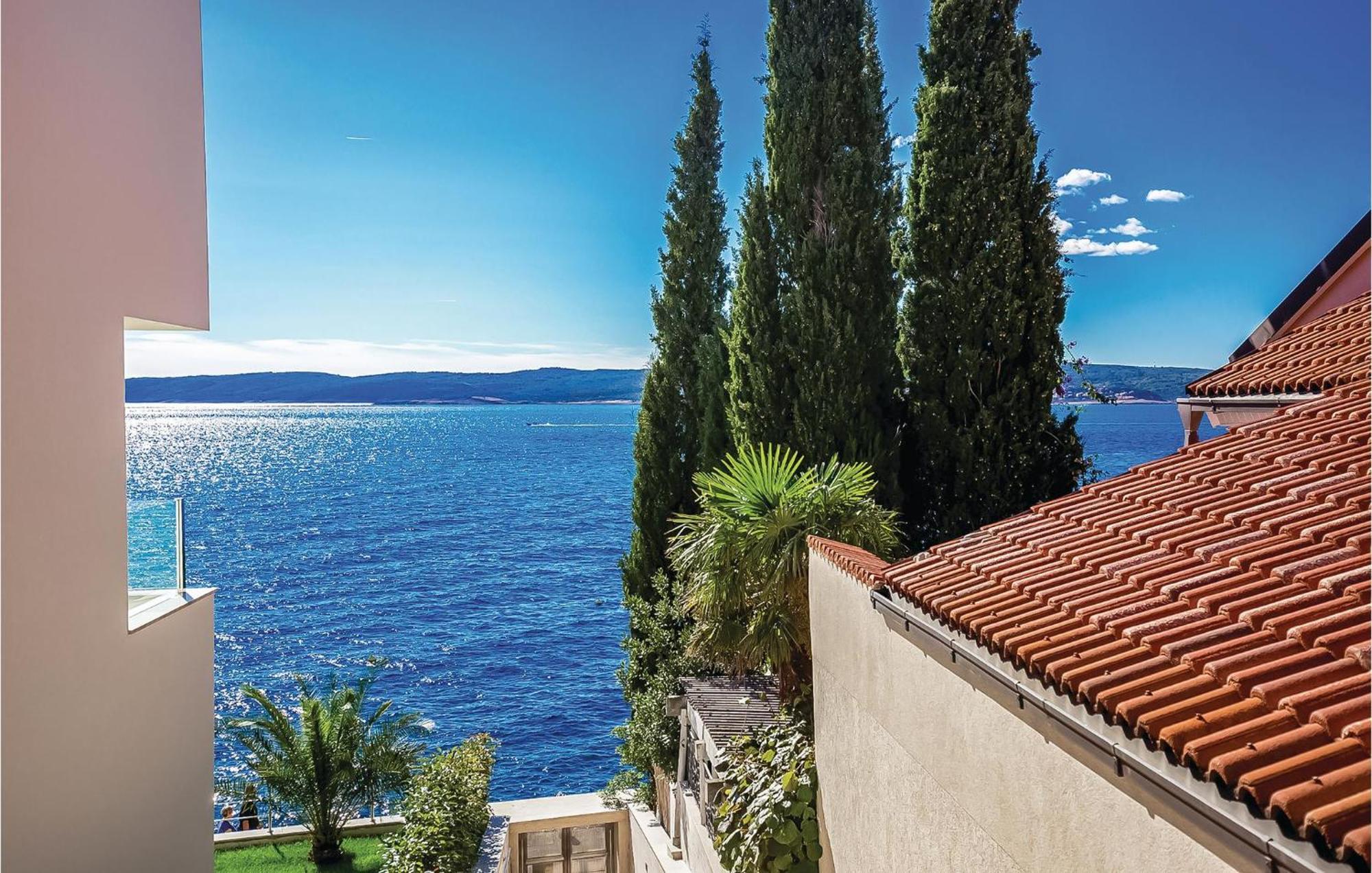 2 Bedroom Lovely Apartment In Crikvenica Exteriör bild