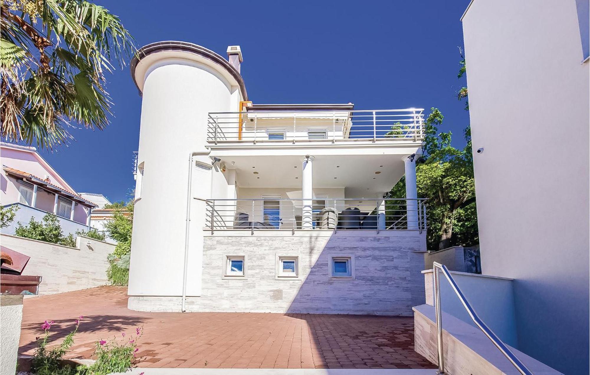 2 Bedroom Lovely Apartment In Crikvenica Exteriör bild